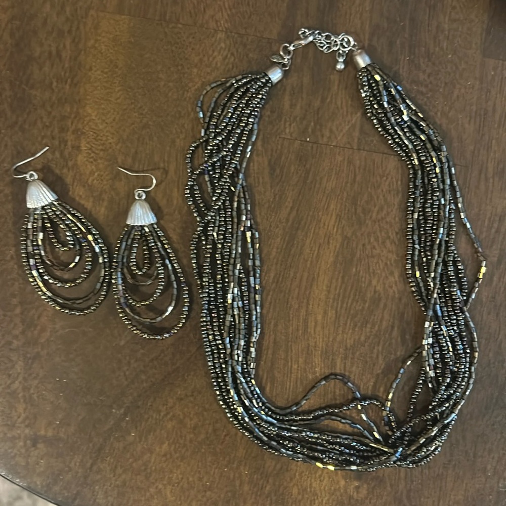 Premier Designs glass bead necklace & earring set.